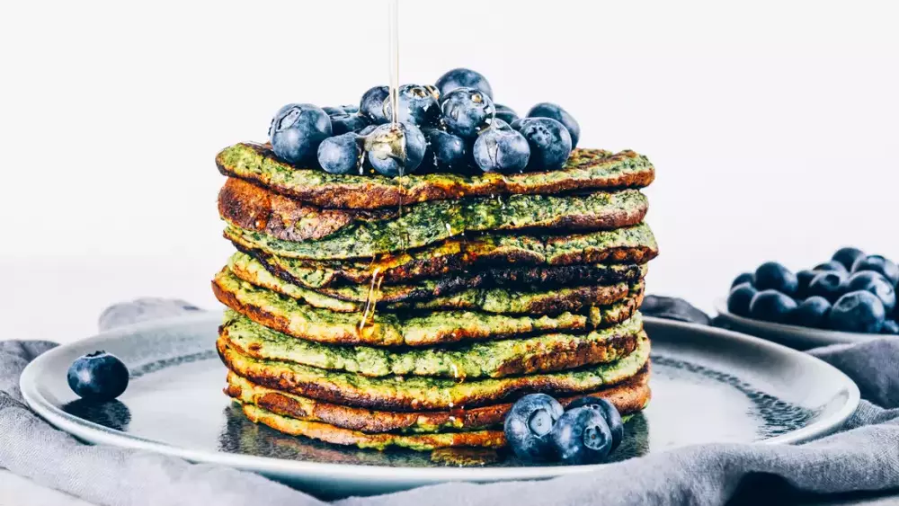 Oat Cakes and Spinach with Horseradish Sauce